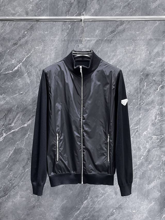 普拉达 prada 2025Ss新款 羊毛混纺 翻领 开衫 长袖 毛衣 羊毛衫 打底衫，高端版本！专柜定制面料 透气舒适度高，细节无可挑剔，品牌元素设计理念，体