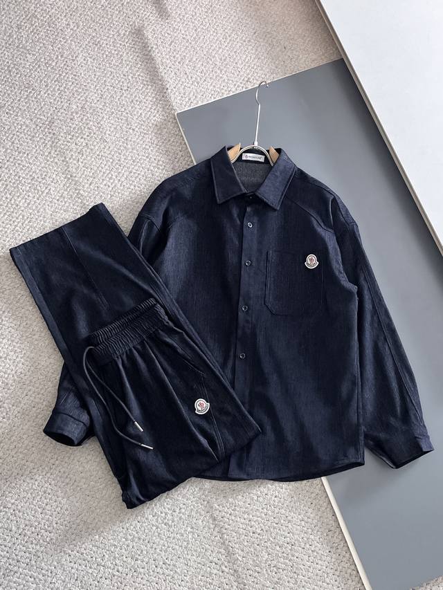 上衣p 裤子p 蒙口 套装 2025秋冬新款套装 走秀款 定制原版牛仔面料 搭配夹克版型设计 非常洋气 版型超好不易褶皱 不起球 细节走线完美无瑕疵 上身效果棒