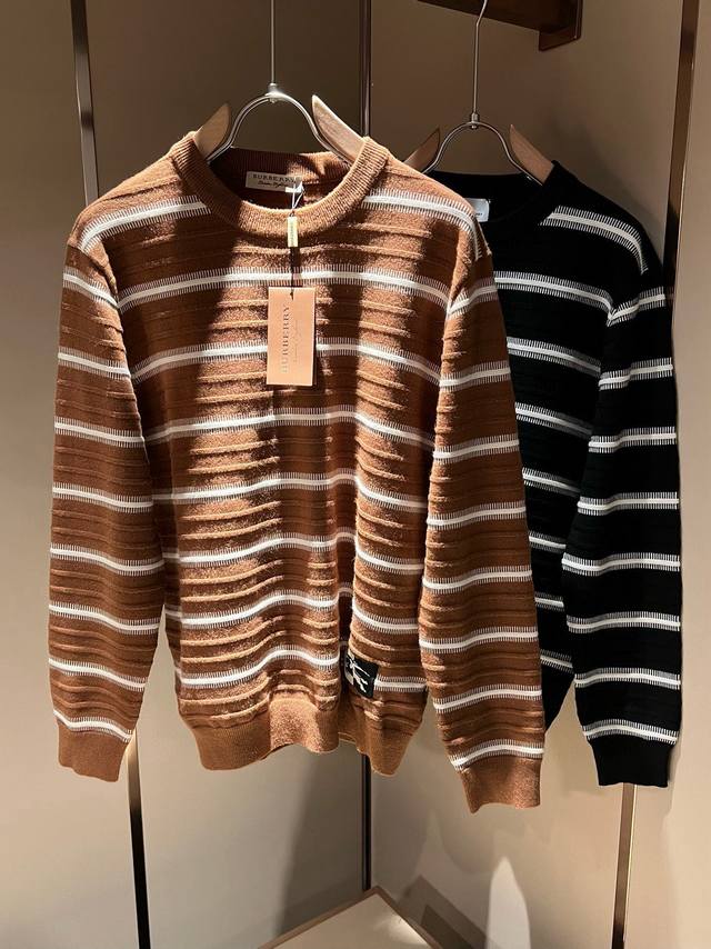 Bur*Erry 巴*莉 2025秋冬新款男士针织羊毛衫，品牌最新设计元素！既不单调也不复杂,恰到好处的展现品味！客供定制羊毛顶级原版专属面料！面料独具的高奢感