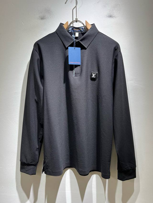 Louis Vuit*On路易*登2025秋冬新款短袖polo衫，最新工艺时尚元素设计理念！胸前Logo徽章设计！款式穿搭起来更加的多样化。看似简单的款式，其实