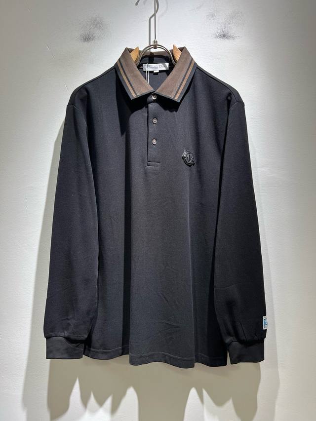 Di*R迪家 2025秋冬新款男士polo衫，简约纯色时尚款不乏有许多设计大咖们都对于纯色都有着难以割舍的情怀。这是一种对于传统的致敬，也是一种对于情调的怀旧~