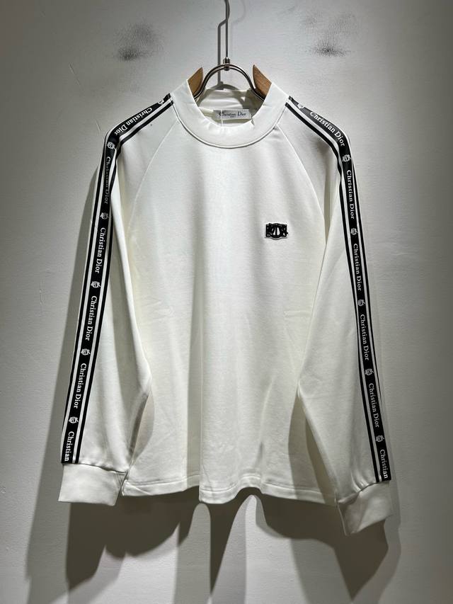 Dio*迪家 2025秋冬新款男女同款长袖打底衫，专柜同步发售！定制专属260克纯棉面料，定制原版工艺螺纹，胸前Logo图案压胶工艺设计！简约大方，从容百搭，档