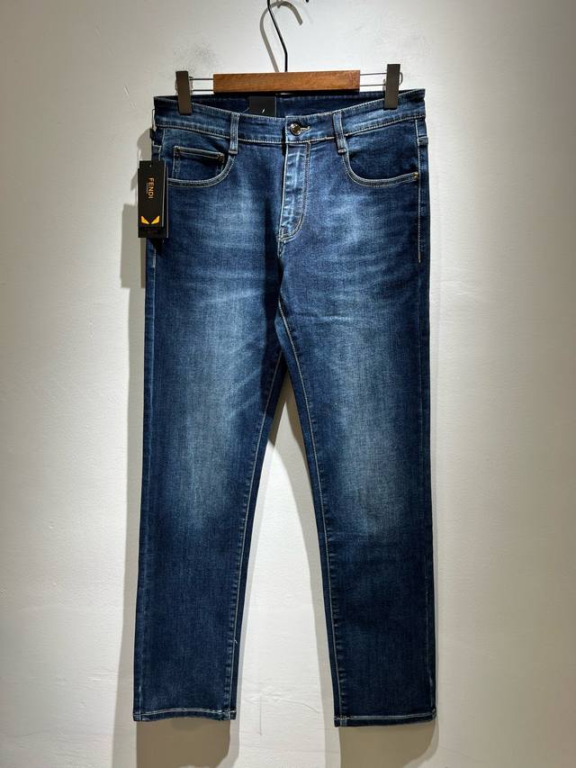 Fen*I 芬*迪2025秋冬新款Fd家休闲牛仔裤！意大利原厂订单，Fd家族人气单品，代表性十足，规格感十足的精品，所有Fd粉丝都值得抢购的精品！纯正意代渠道订