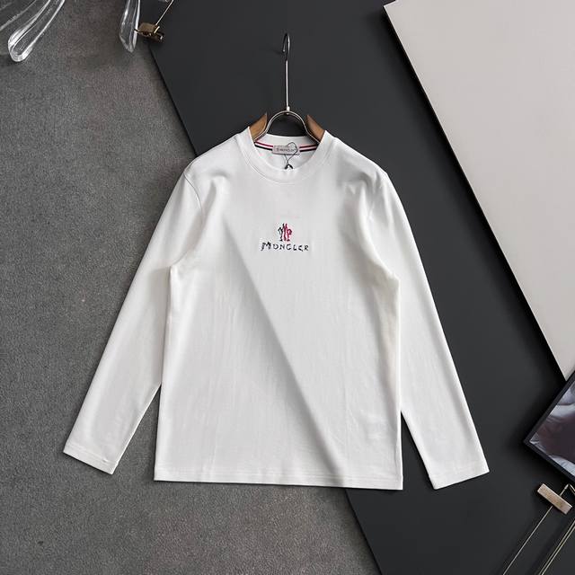 Moncle*，2025Ss秋冬最新品打底衫狠货专柜同步有售，特级莱赛尔桑蚕丝混合锻造内织带嵌条非常高档，时尚休闲圆领长袖T恤，顶级刺绣压花工艺字母图案Logo