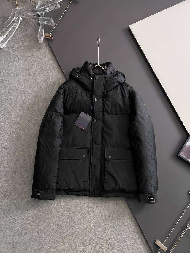 LV*、2025秋冬新款羽绒服 原版1:1订制五金配件全进口原版定制 欢迎专柜对比 绝对的高品质 采用国标白鸭绒 超柔软 充羽量蓬松饱满 超级重工 面料做工杠杠