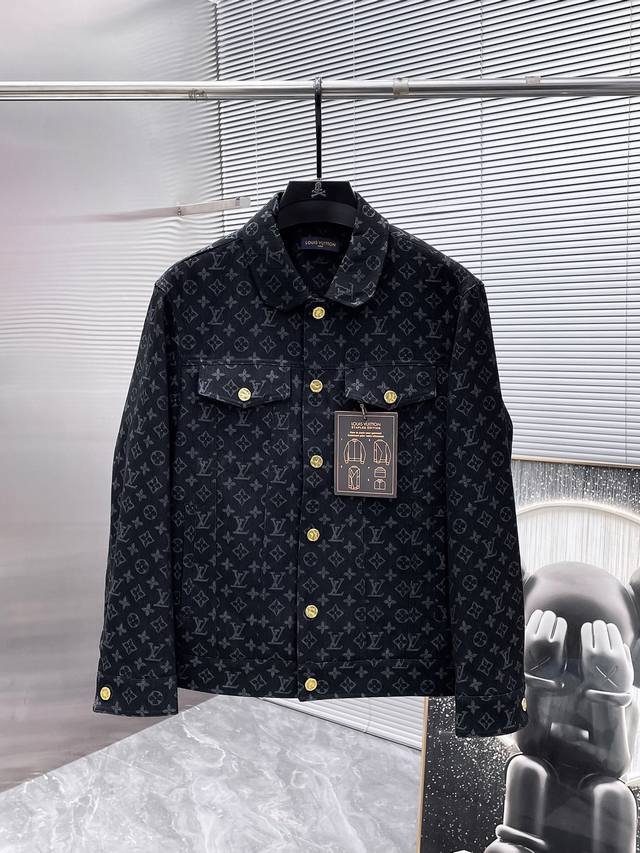 古奇 Gucci 2025新款 连帽 牛仔 夹克 外套，高端版本！专柜定制面料 透气舒适度高，细节无可挑剔，品牌元素设计理念，体现高品质。手感细腻柔软！呈现休闲