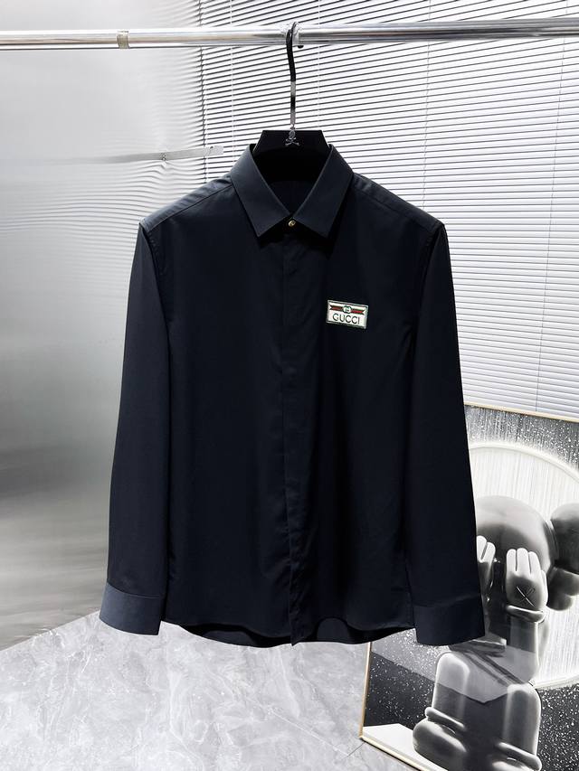 古奇 Gucci 2025Ss新款长袖 衬衫 衬衣，高端版本！专柜定制面料 透气舒适度高，细节无可挑剔，品牌元素设计理念，体现高品质。手感细腻柔软！呈现休闲裁剪