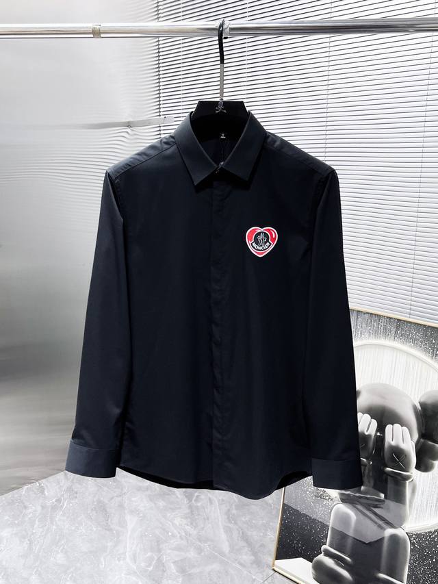 蒙口 Moncler 2025Ss新款长袖 衬衫 衬衣，高端版本！专柜定制面料 透气舒适度高，细节无可挑剔，品牌元素设计理念，体现高品质。手感细腻柔软！呈现休闲