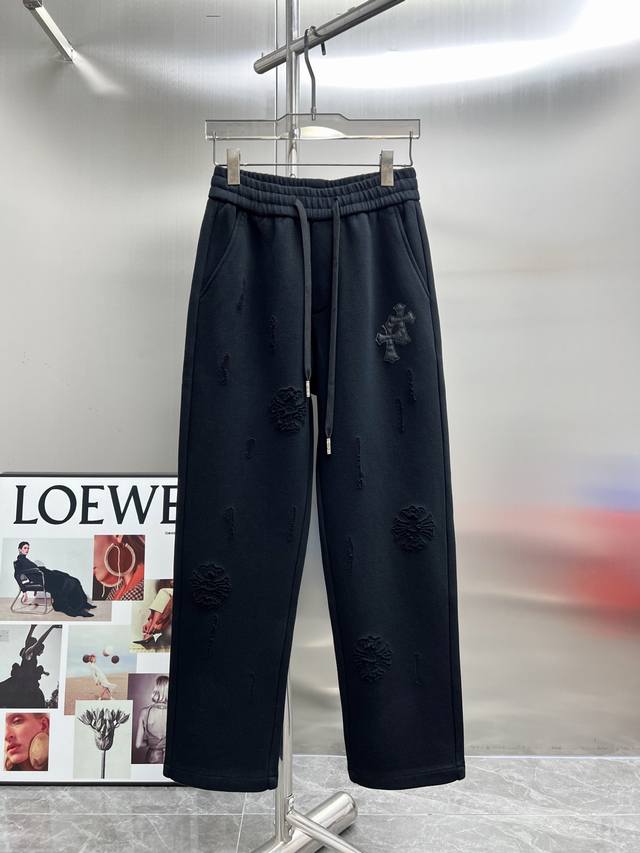 克罗心 2025Ss秋冬新款 男士休闲裤 长裤，高端版本！专柜定制面料 透气舒适度高，细节无可挑剔，品牌元素设计理念，体现高品质。手感细腻柔软！呈现休闲裁剪，上