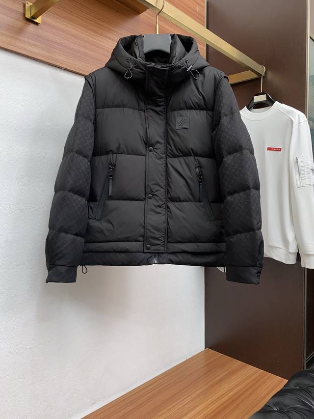 LV路易威登 高端推荐牛货 2025秋冬款男士原单羽绒服！贵族血统 蓬松感十足 御寒神器 高端顶尖一线成衣，融入了时装的设计元素，不以功 能性为主导，高街实穿款