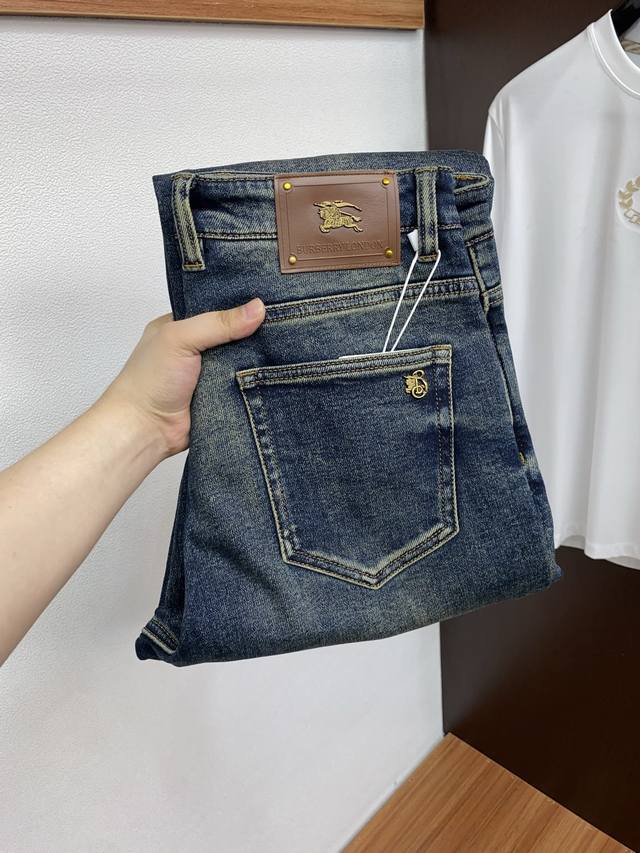 巴宝莉 25新款 市场独家订制进口丹宁牛仔面料 稀缺面料 超级舒服 工艺复杂四季款牛仔裤 针织牛从做旧 独家订制日本订制原单 高级品质 只有规模宏大的洗水工才能