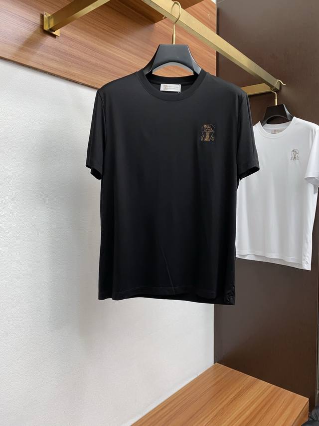 Bc 2026春夏新款首发专柜最新款圆领短袖 高端订制 设计前卫时尚！品牌Logo重工艺设计 高端定制100支双面丝光棉面料.手感柔软.穿着舒适.专柜级别精致车