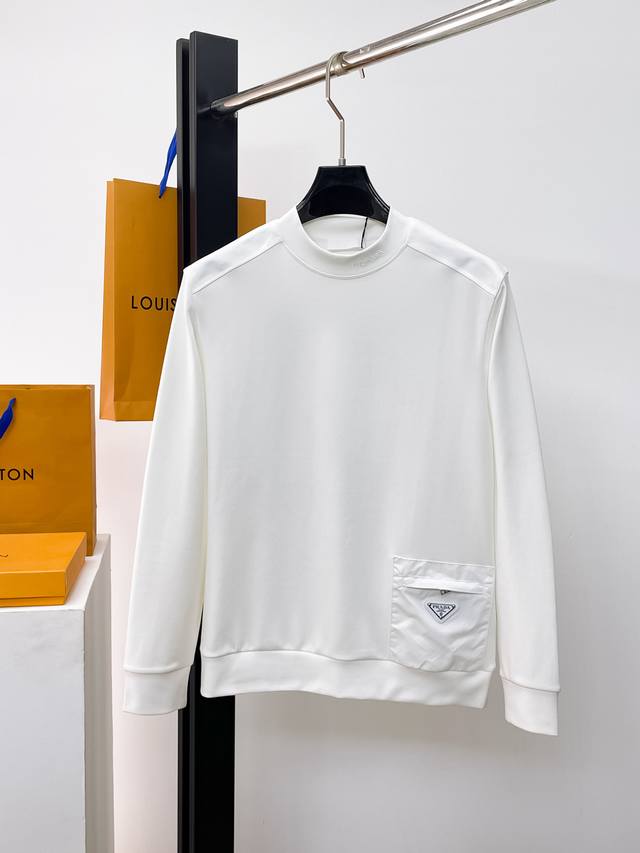 普拉达 精品打底衫 贸易公司订单 25Ss 秋冬新款意式轻奢男士休闲长袖打底衫长袖 T恤 卫衣 平整的抗皱性能让您穿着始终挺拔有型。呈现出细密的肌理和微光感，柔