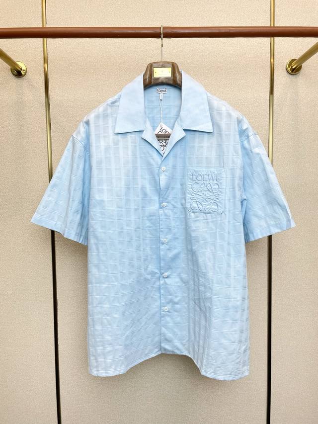 Loewe罗意威独家专供新款原单男士休闲短袖开衫 高端定制 高端版本 时尚百搭爆款进口面料 手感超柔软细腻 穿着亲肤舒适 高端精品 代工厂p精细做工 上身非常赞