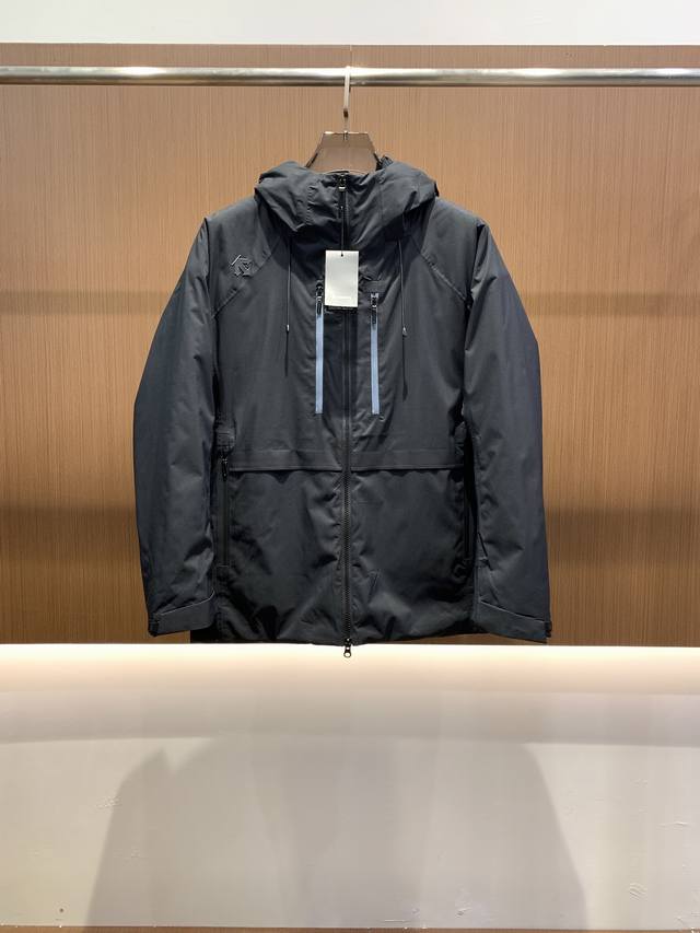 迪桑特棉服25Ss早秋 新品 秋冬专柜新款休闲棉服外套！超前卫设计风格 细腻舒适 穿着非常轻便不易起皱。多重重工艺 整体的设计颇具视觉感，上身休闲有型，有一定的