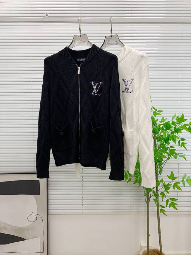 Sslv款黑色菱格羊毛外套经典棒球领+拉链设计，休闲又时髦颜色：黑色.白色.码数：M-3Xl 175 140斤建议L