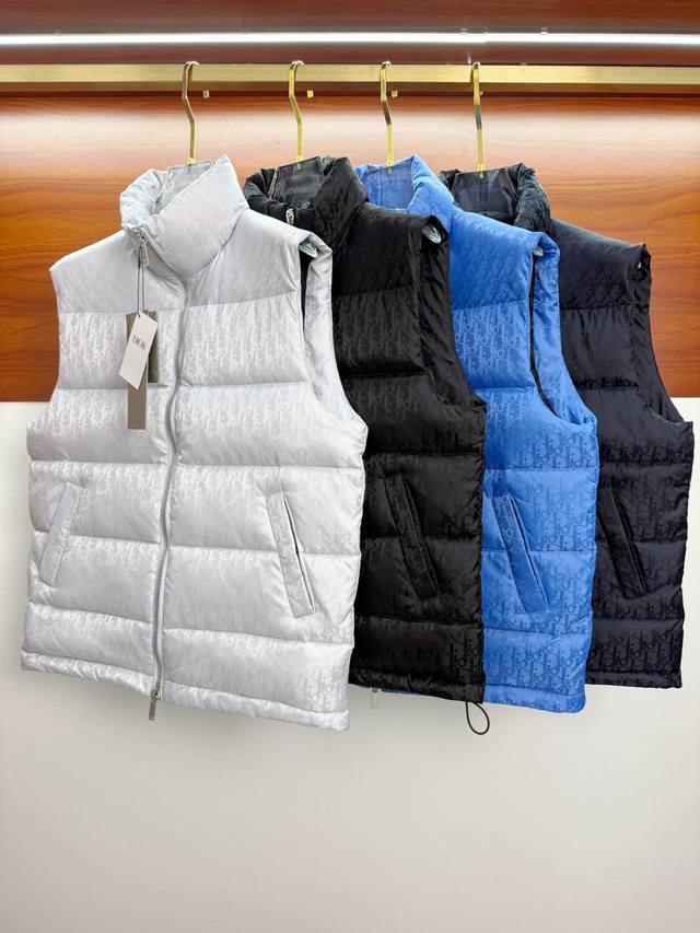 羽绒服-迪奥2025独家专供秋冬新款连帽羽绒服马甲贸易公司渠道稀出，降温天气必备的保暖单品、不论是日常还是户外运动都能穿。给人不一样的视觉效果 耐磨防刮易打理，