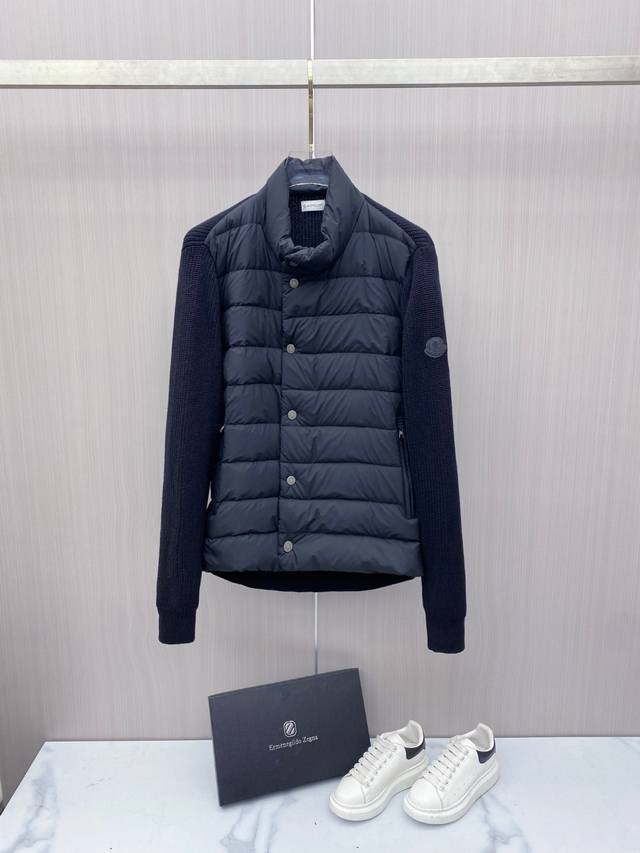 Moncler 蒙口 2025年秋冬新款羽绒服，针织拼接羽绒服采用新国标95白鸭绒，秋冬新品内搭神器！在国内羽绒黑色都是走基础风格，可以单穿还可以搭配叠穿，会更