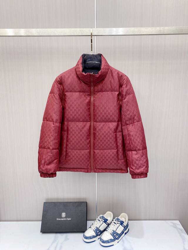 爆款羽绒服 双面穿袖子可拆卸 Gucci 古奇 2025新款羽绒服秀场新品，袖子可拆卸，一衣四穿。品相非常完美，专柜高科技防水面料，内里95白鸭绒填充，舒适保暖