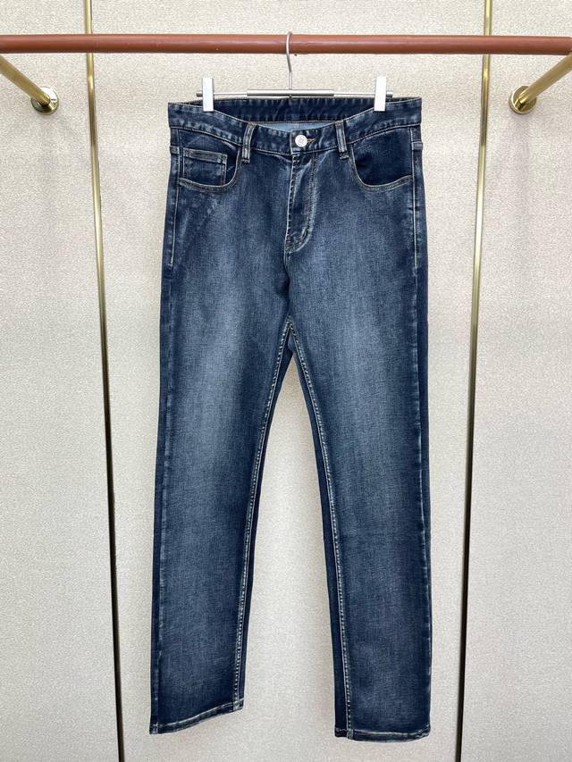 Givenchy纪梵希砸锅卖铁都要上的新款新款休闲牛仔裤高端版本 专柜定制面料 透气舒适度高，细节无可挑剔，品牌元素设计理念，体现高品质。手感细腻柔软！呈现休闲