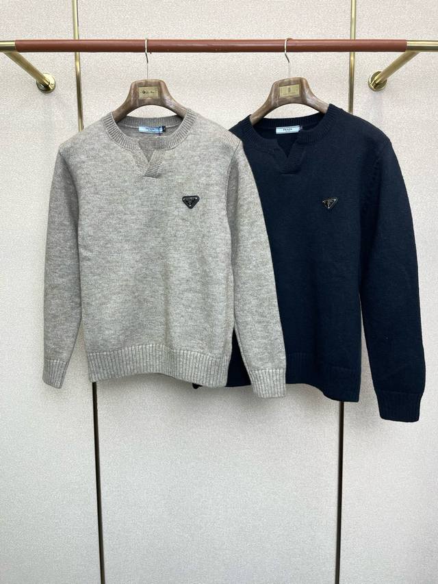 prada普拉达砸锅卖铁都要上的新款！新款原单男士休闲毛衣 高端定制 高版本 时尚百搭爆款进口面料 手感超柔软细腻 穿着亲肤舒适 高端精品 代工厂p精细做工 上