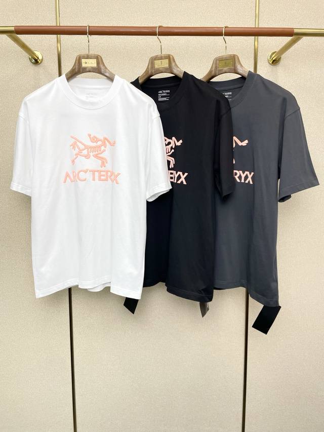 Arc’Teryx始祖鸟砸锅卖铁都要上的新款！新款原单男士休闲短袖 高端定制 高端版本 时尚百搭爆款进口面料 手感超柔软细腻 穿着亲肤舒适 高端精品 代工厂p精