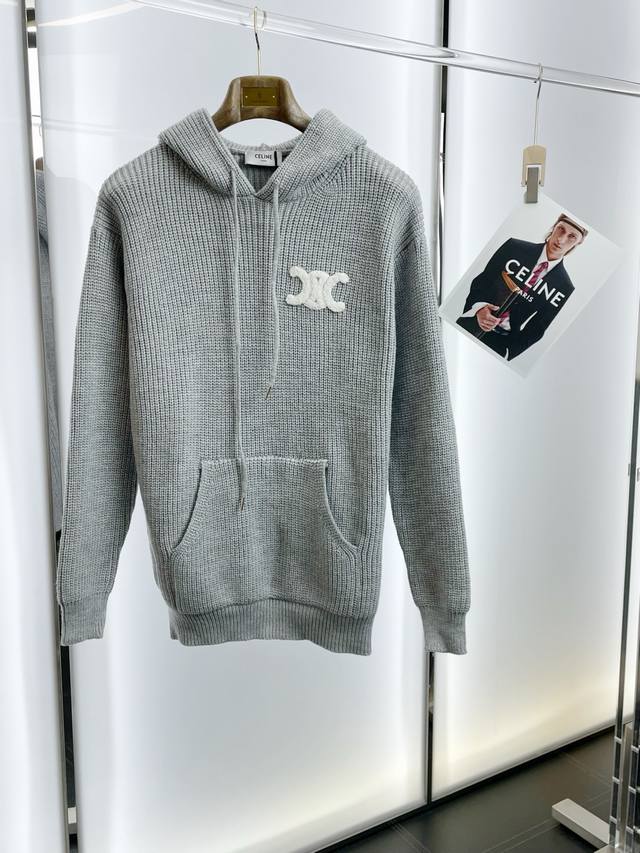 Celine赛琳砸锅卖铁都要上的新款！最新时尚连帽毛衣 经典设计感与颜值爆棚的外套，品质更是无法挑剔品控可以直接入手，不容过错的高端臻品！通过细节图片便可感受到