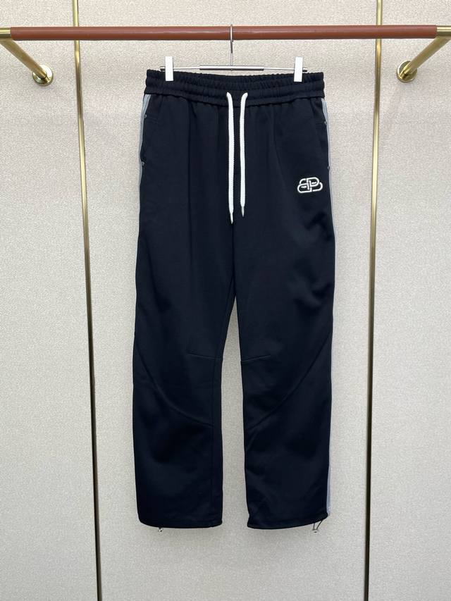 Balenciaga巴黎世家砸锅卖铁都要上的新款！新款 休闲裤 高端版本！专柜定制面料 透气舒适度高，细节无可挑剔，品牌元素设计理念，体现高品质。手感细腻柔软！