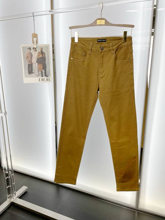 Armani阿玛尼砸锅卖铁都要上的新款！新款牛仔裤高端版本！专柜定制面料 透气舒适度高，细节无可挑剔，品牌元素设计理念，体现高品质。手感细腻柔软！呈现休闲裁剪，