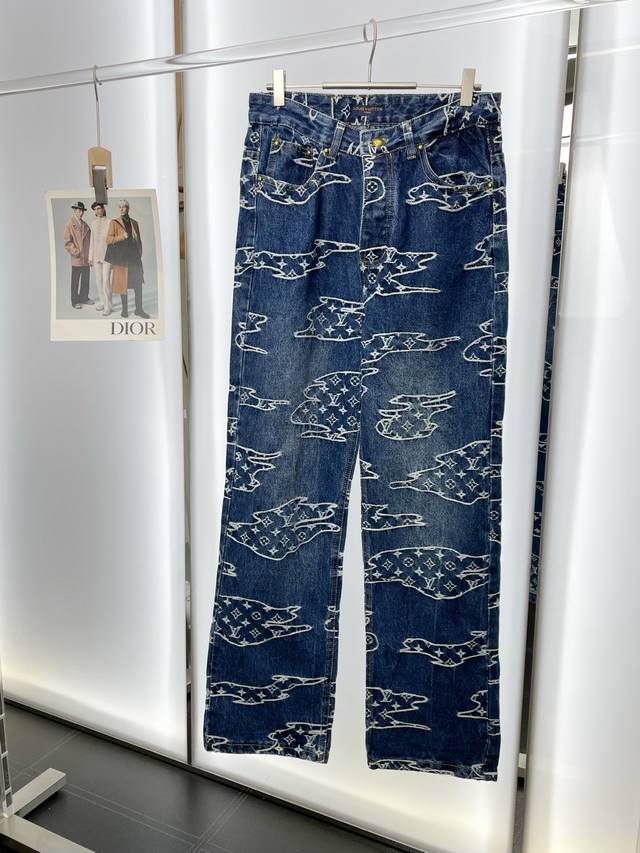 Louis Vuitton路易威登砸锅卖铁都要上的新款！新款牛仔裤高端版本！专柜定制面料 透气舒适度高，细节无可挑剔，品牌元素设计理念，体现高品质。手感细腻柔软