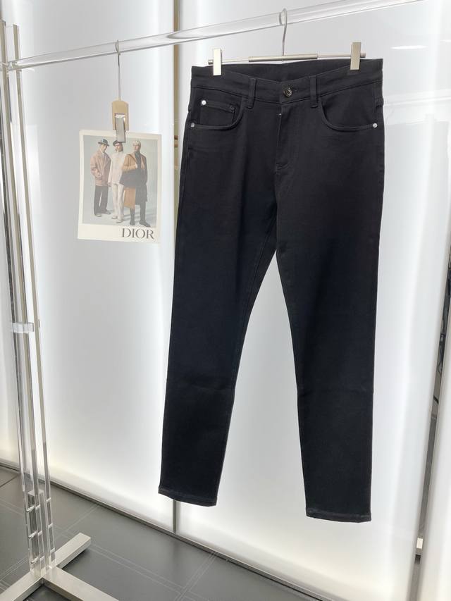 Burberry巴宝莉砸锅卖铁都要上的新款！新款休闲牛仔裤高端版本！专柜定制面料 透气舒适度高，细节无可挑剔，品牌元素设计理念，体现高品质。手感细腻柔软！呈现休