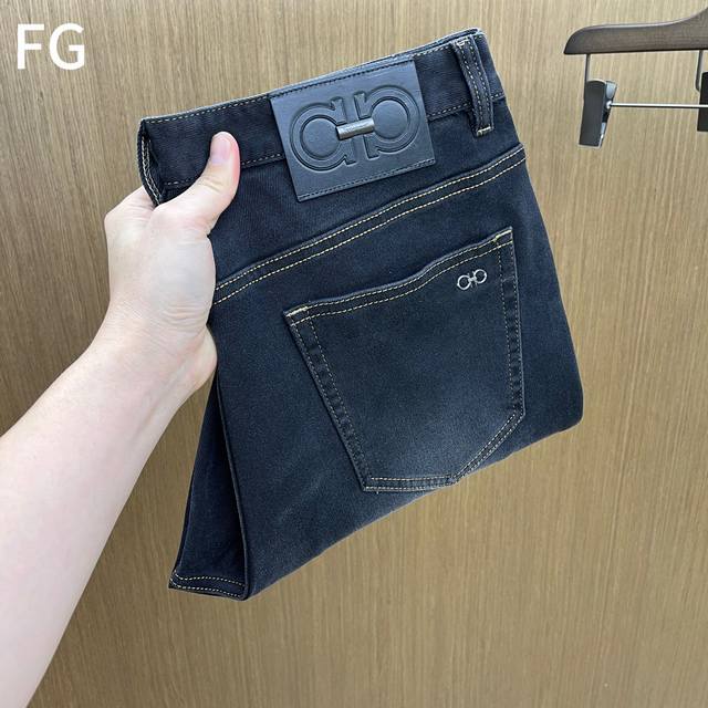 秋冬 Fg 2540秋冬新品休闲牛仔裤 官网同步发售，裤身工艺设计，进口客供辅料、面料定制，代工厂p出品免检！每个细节做到极致，原版五金配件，潮范十足、上身有型