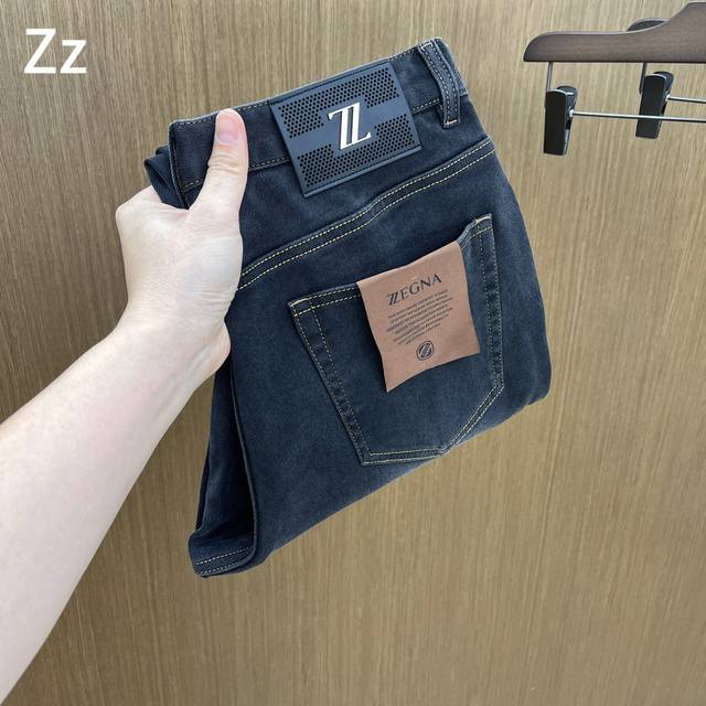 秋冬 Zz 2540秋冬新品休闲牛仔裤 官网同步发售，裤身工艺设计，进口客供辅料、面料定制，代工厂p出品免检！每个细节做到极致，原版五金配件，潮范十足、上身有型