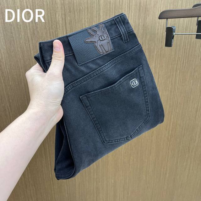 秋冬 Cd 2540秋冬新品休闲牛仔裤 官网同步发售，裤身工艺设计，进口客供辅料、面料定制，代工厂p出品免检！每个细节做到极致，原版五金配件，潮范十足、上身有型