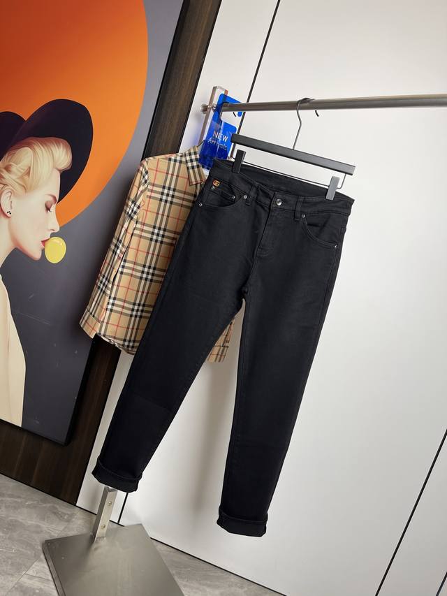 Gucci 2025秋冬新款 内里薄绒 原单狠货牛仔裤，原版五金皮牌 ！版型超正.修身不紧身，超级有范，原版定制水洗牛仔面料，原版五金辅料开模！上身帅气十足！码