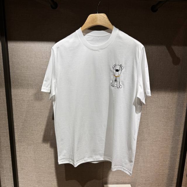 上新，Fd小狗刺绣Ff细节全棉T恤。面料质感很好舒适亲肤。颜色:黑，白色。尺码:S-M-L-Xl-Xxl。