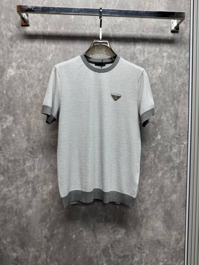 上新 26Ss p家 春夏新款竖条提花起脚短袖 原版定制 面料选用进口彩柔棉 轻薄透气 上身丝滑舒适 高端大气经典百搭 码数48-56 Jb16