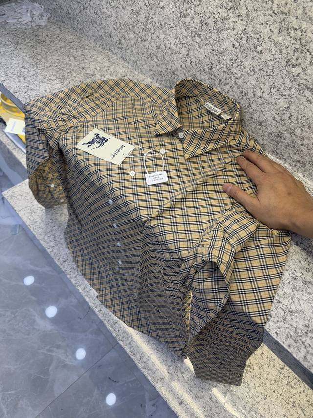 Bbr博格丽...秋冬新款衬衣高货代购官网爆品衬衣呈现最高规格的穿着感受，完美贴合身型，澳洲顶级深海贝母扣闪耀天然光泽，都是匠心体现。商务休闲，皆可穿着。高清数