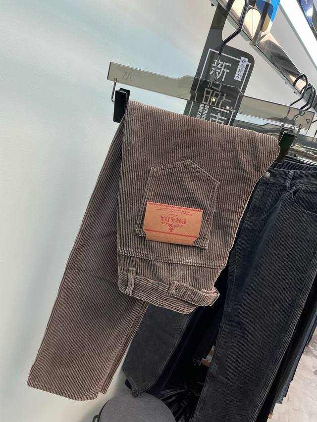 prad普拉哒 爆款首发上架 炒砂洗复古街头范潮流 灯芯绒面料 正常直简 专柜卖爆款 pd订制对色五金三角标 奢华高货品质 柔软亲肤面 工艺+洗水外贸品质感细节