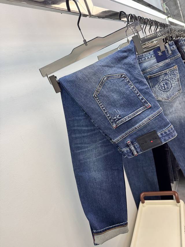 Kiton奇顿Ss25秋冬爆款推荐 牛仔裤独家原版开发出售 复刻版2025最新专柜新品 柔软亲肤面料 奢华感订制面料 工艺+洗水外贸品质感细节处理满满到位 这颜