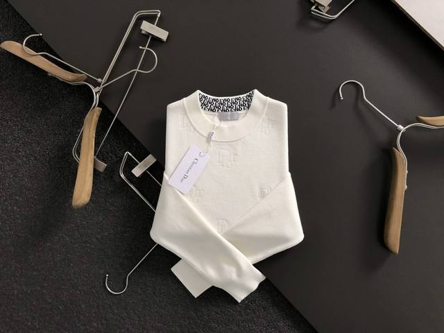 Dir*正码正拍M-Xxxl 2025秋冬潮牌羊毛衫，以字母刺绣全副提花百为主调，巧妙融入专柜元素，打破传统羊毛衫的单调感，彰显个性与不羁。立体剪裁贴合身形，设