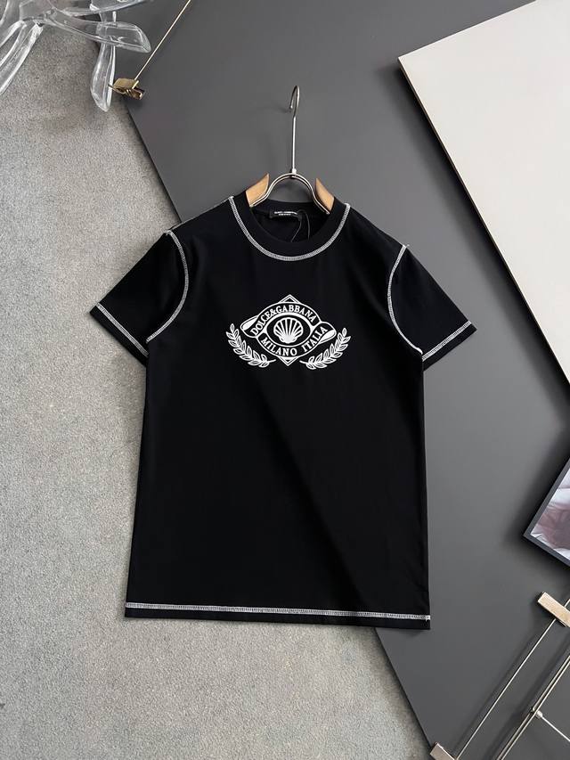 Dg*2026独家 新品！美国杜邦公司所罗纳面料黑科技 爆款现货春夏短袖，简约基础衣橱神器， 休闲百搭必备款 做工走线质感一流，三色推荐 微宽松版型 码数S-