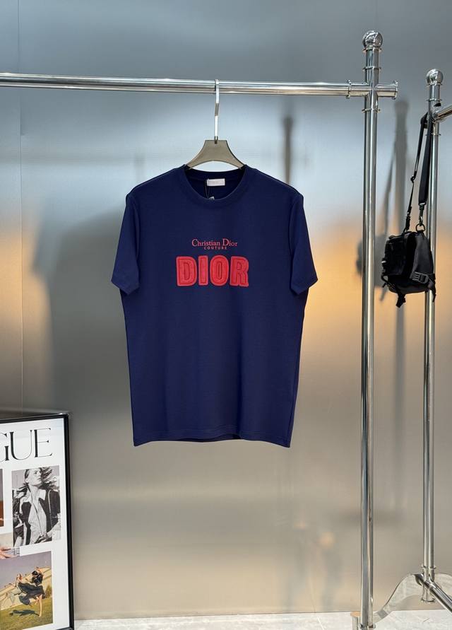 顶级颜值担当！Dior迪奥25S新款莫代尔T恤.当季颜值担当. 胸前Dior的经典品牌标识.立体Dior字母造型超有辨识度视觉感设计. 字母纹理，奢华感满满计字