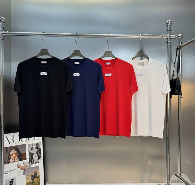 Dior迪奥25S新款莫代尔短袖T恤.焕新升级百搭基础款，贸易公司出品！！甄选优质有机 G莫代尔棉面料，透气舒适 质地强韧.经久耐穿.胸前经典字母标识.刀片造型