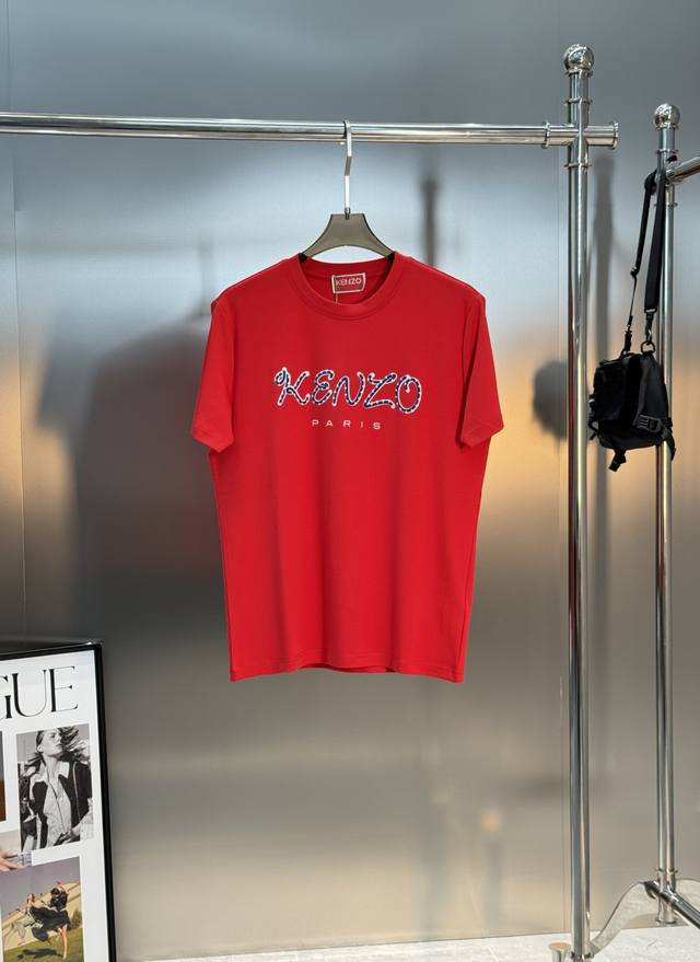 Kenzo新款莫代尔字母T恤，采用 G纯棉莫代尔材质，柔软舒适，日常穿着超友好黑、深蓝、红、白，百搭不挑人，四季随便搭牛仔裤、休闲裤都很出彩~刺绣工艺精致，细节