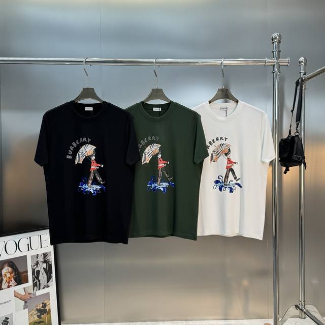 Burberry巴宝莉新款莫代尔T恤.采用纯棉 G莫代尔面料材质，柔软舒适，日常穿着超友好正面是品牌经典骑士图案+彩虹元素，搭配“Burberry”字样，时髦又