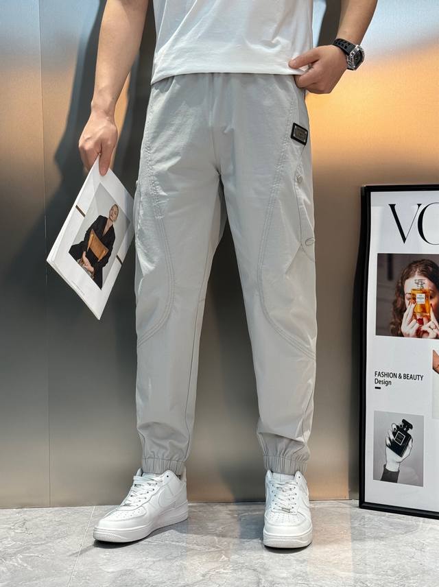 Balenciaga巴黎世家26S新款日系工装束脚休闲裤.男女同款天然纤维棉梭织面料轻便透气，春秋穿超合适三标齐！颜色：黑色.深灰.浅灰.码数：M-3Xl 17