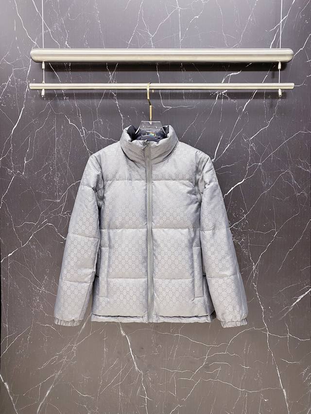 爆款羽绒服 双面穿袖子可拆卸 Gucci 古奇 2025新款羽绒服秀场新品，袖子可拆卸，一衣四穿。品相非常完美，专柜高科技防水面料，内里95白鸭绒填充，舒适保暖