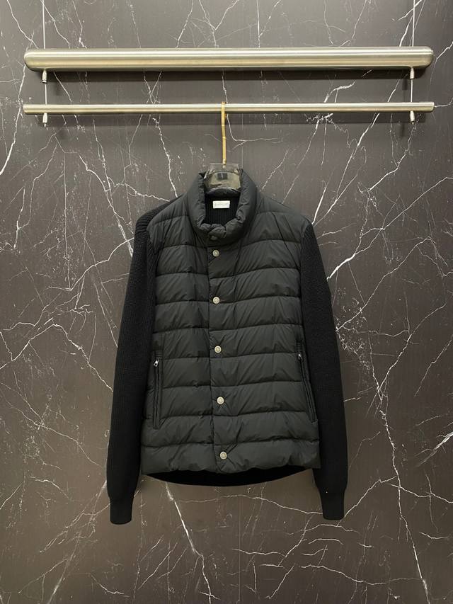 Moncler 蒙口 2025年秋冬新款羽绒服，针织拼接羽绒服采用新国标95白鸭绒，秋冬新品内搭神器！在国内羽绒黑色都是走基础风格，可以单穿还可以搭配叠穿，会更