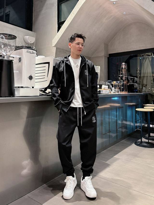 Bc 2025全新爆款开衫套装 原单狠货倾注顶级设计师的精心之作 就为一个贴合、完美的上身效果 全天然优质天丝哥弟棉100%，贴身的舒适感 高贵典雅！原厂五金无